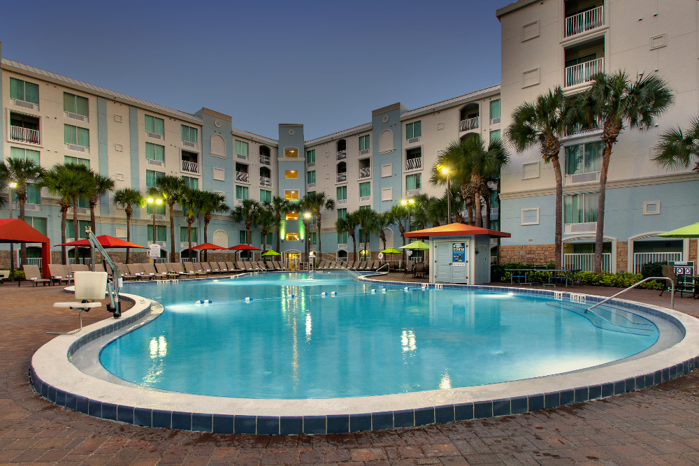Tucker Talks With Holiday Inn Resort Orlando - Lake Buena Vista